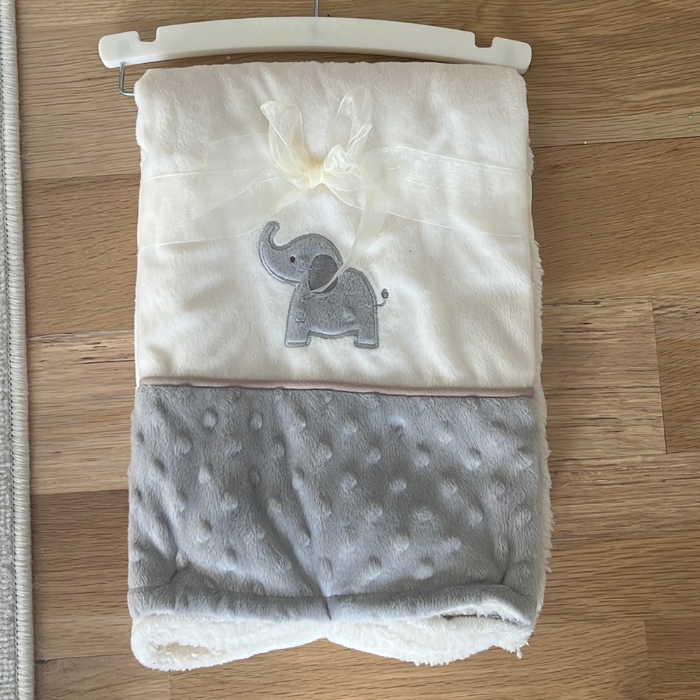 New baby blanket gray with elephant